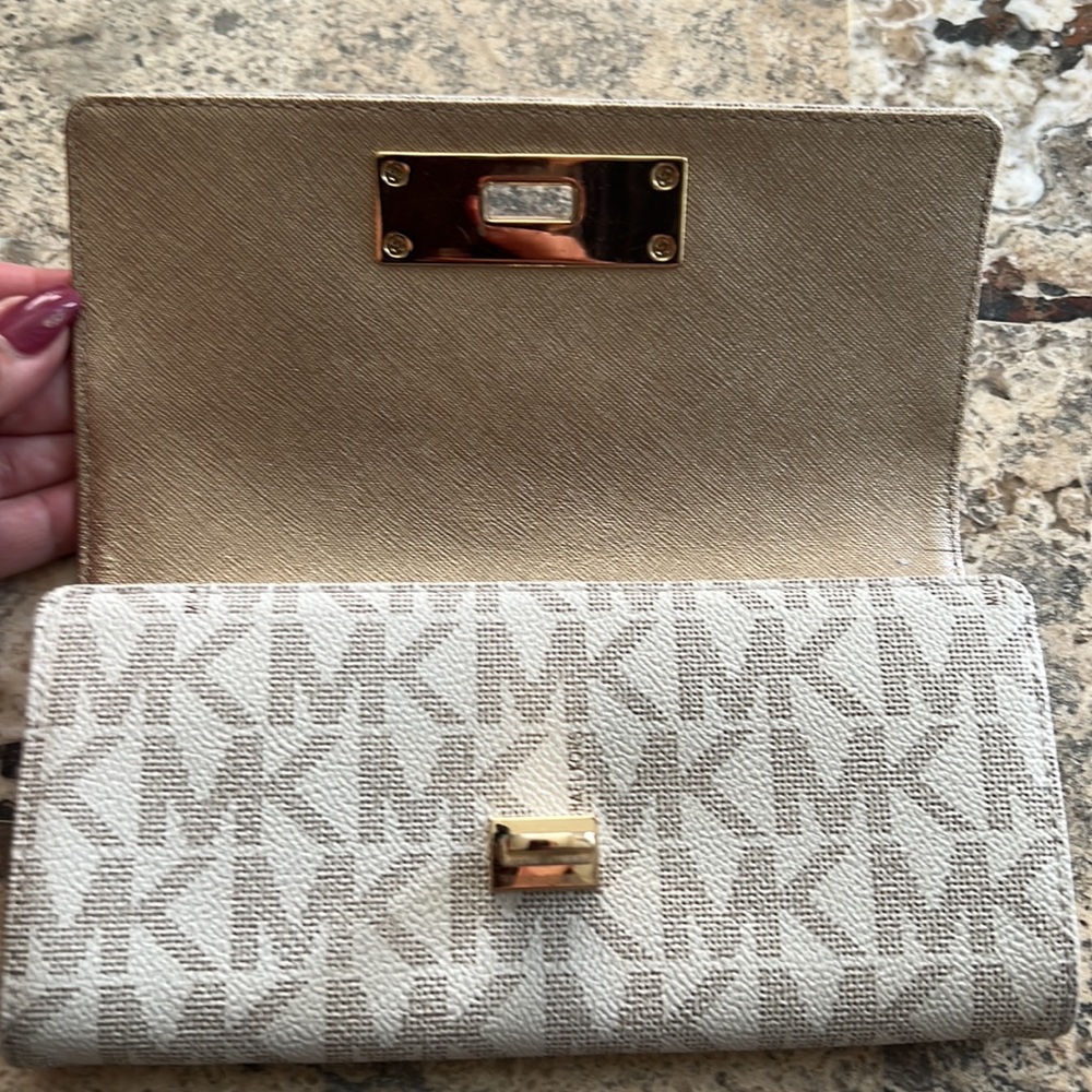 Excellent Condition. Like New. - image 2